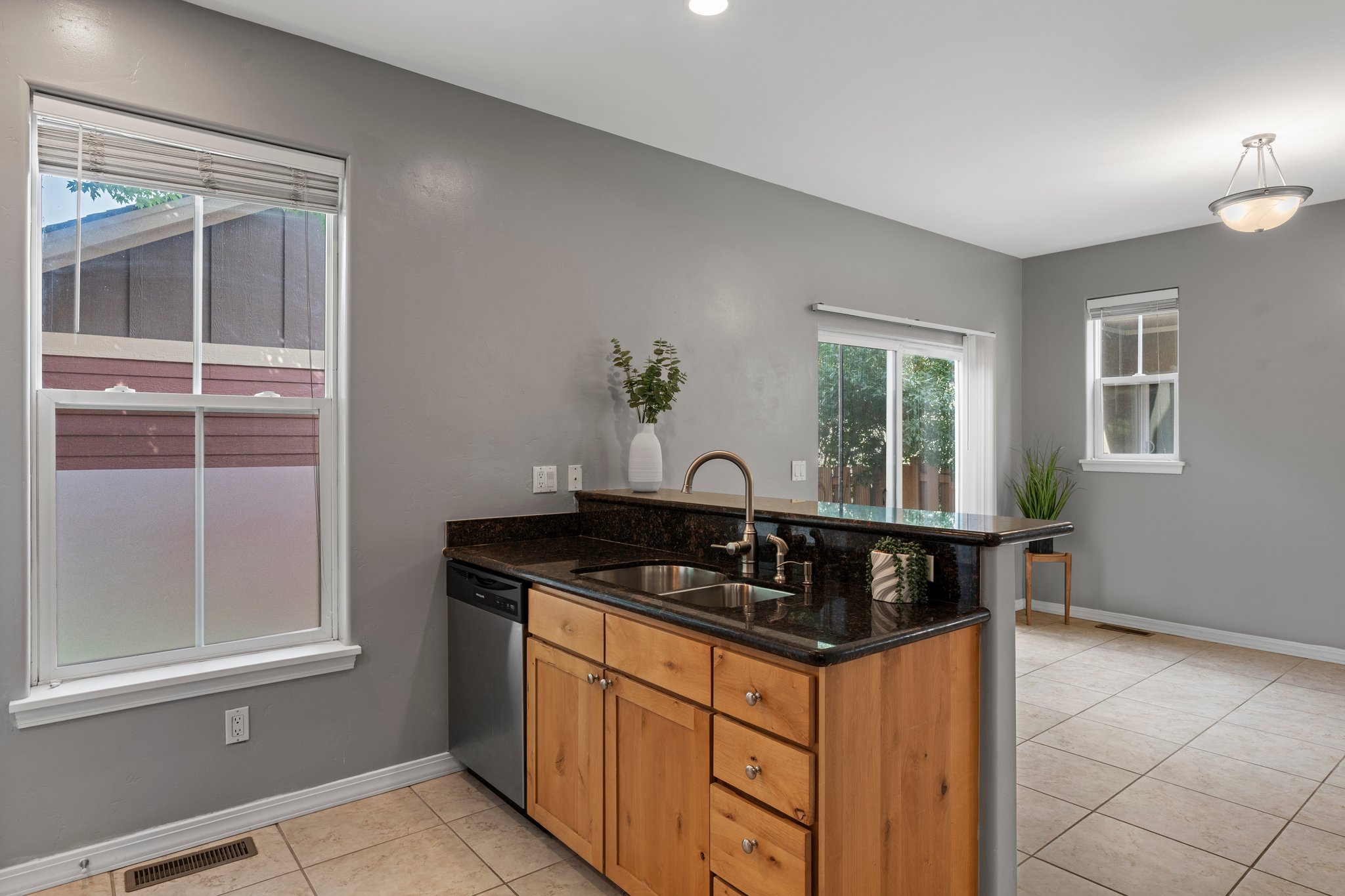 12-web-or-mls-Rodgers-235ClearSpringAve-108