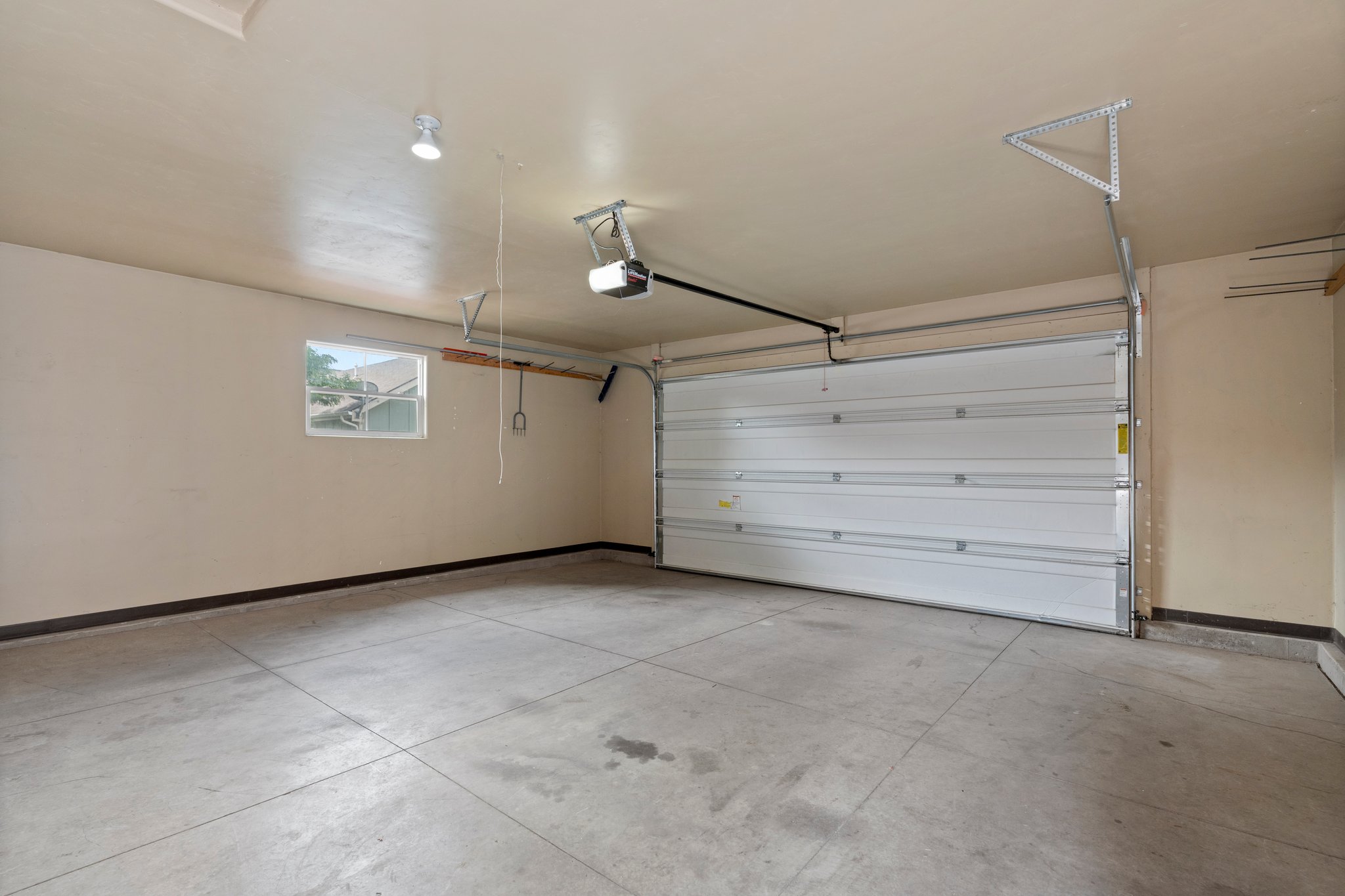 27-web-or-mls-Rodgers-235ClearSpringAve-296