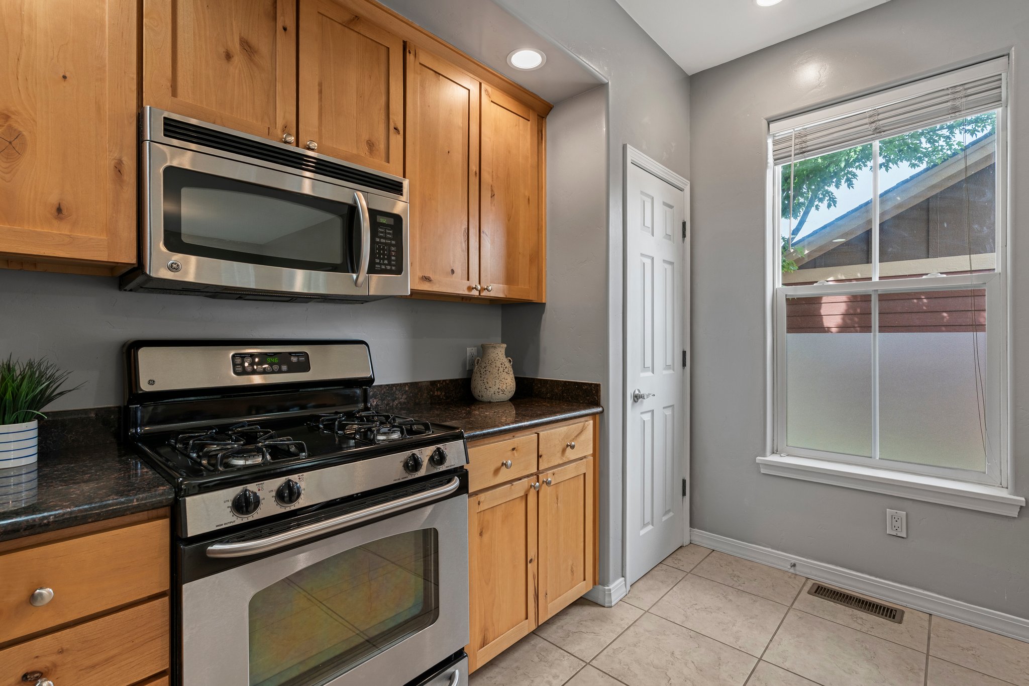 9-web-or-mls-Rodgers-235ClearSpringAve-088