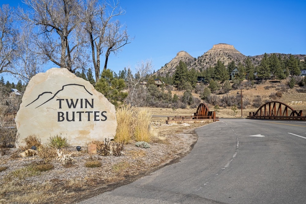 Twin Buttes 